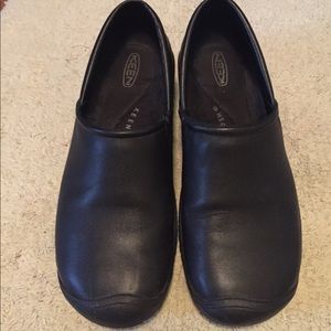 Keen Cush clogs size 8